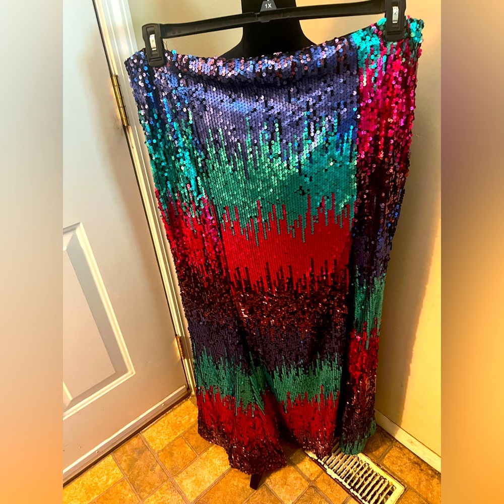 Beautiful Sequins maxi Skirt XXXL, high slit detail. Tall person friendly